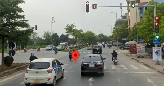 Xe quay đầu khi đèn rẽ trái đỏ, tài xế có bị xử phạt?