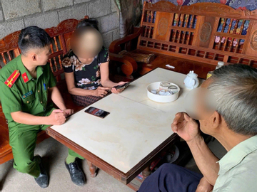 Đôi vợ chồng mời hàng xóm tham gia 'hợp đồng kỳ nghỉ' để tiền đẻ ra tiền