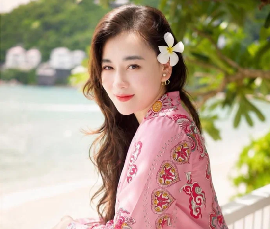 Dòng bình luận của Phương Oanh bất ngờ khiến mạng xã hội “dậy sóng”