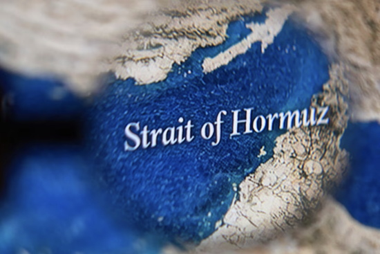 Iran tuyên bố đóng eo biển Hormuz