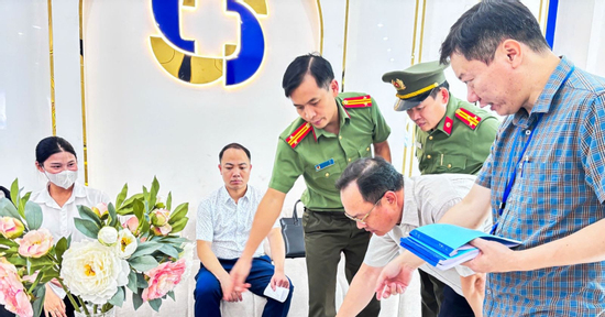 Lật tẩy đường dây có 'chuyên gia thẩm mỹ' mới học hết lớp 9