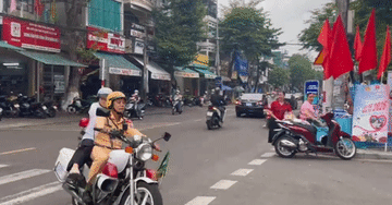 Nữ sinh vắng mặt ở điểm thi tốt nghiệp THPT, CSGT tức tốc đến tận nhà đánh thức