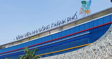 Bé gái mắc hội chứng 'người hóa đá' hiếm gặp, triệu người mới có một ca