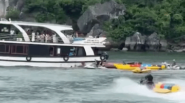 CLIP: Tàu du lịch đâm chìm tàu vỏ gỗ trên vịnh Lan Hạ, một phụ nữ tử vong