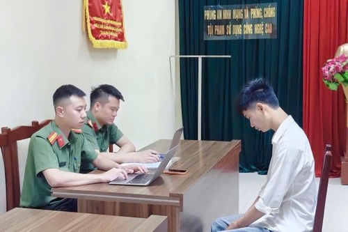 Công an làm việc với chủ kênh TikTok 'Khuê Ơi Dậy Đi' Phan Trung Khuê