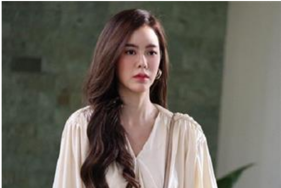 Lúc 12h đêm bắt gặp osin mặc đồ sexy ra ngoài, tôi đi theo thì choáng váng thấy người đàn ông của chị ấy