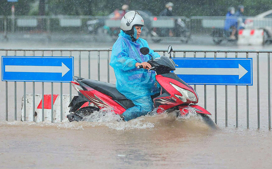 Dự báo thời tiết 17/6: Miền Bắc mưa lớn, miền Nam chiều tối có dông