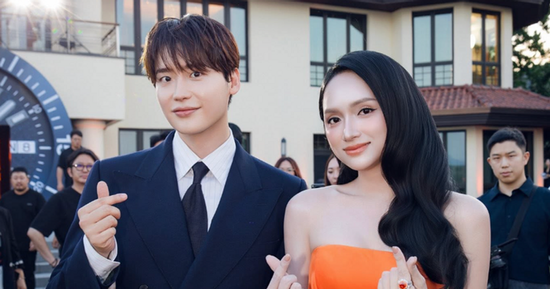 Hương Giang hội ngộ nam diễn viên Lee Jong Suk tại sự kiện ở Hàn Quốc