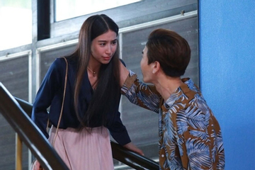 Về quê ngủ nhờ một đêm trong phòng mẹ vợ, vừa lưng xuống thấy thứ lộm cộm phía dưới, tôi bất ngờ trước thứ nhìn thấy