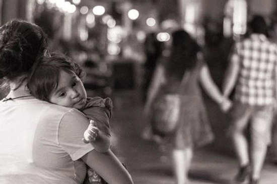 Phát hiện chồng ngoại tình, tôi chuẩn bị “vạch mặt” thì mẹ chồng nói một câu khiến tôi sững lại