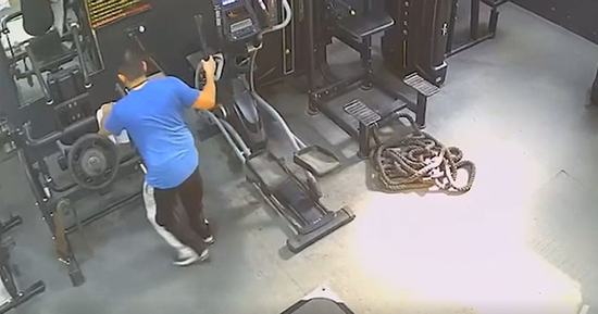 Đang tập gym, nam cảnh sát 38 tuổi bất ngờ gục ngã rồi tử vong ở Ấn Độ