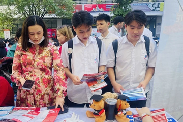 Khi cánh cửa lớp 10 công lập khép lại: Học sinh còn những lối đi nào?