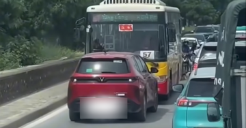 Ô tô 'vượt ẩu' đối đầu xe buýt ở Hà Nội, tài xế nhận cái kết bất ngờ