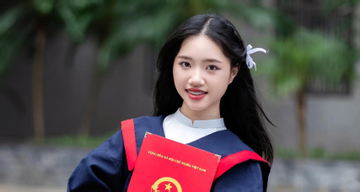 Nữ sinh Hà Nội giành 'cú ăn ba' thủ khoa thi lớp 10 chuyên Văn