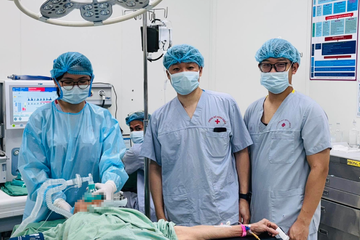 Mẹ lén cho con ăn xôi trước giờ mổ, bác sĩ buộc phải hoãn phẫu thuật