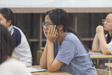 Thiếu 0,25 điểm vào lớp 10 Hà Nội: Sĩ tử bật khóc, gửi gắm hy vọng vào phúc khảo