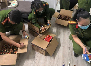 Bắt giam 2 người sản xuất nước yến giả quy mô lớn, thu giữ hơn 360.000 sản phẩm
