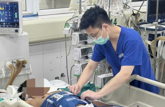 Bị điện giật ngừng tim, người đàn ông sống sót nhờ cách sơ cứu ít người biết