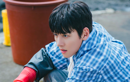Thời thơ ấu của Ji Chang Wook: Cha mất sớm, làm bốc vác, phụ mẹ bán hàng
