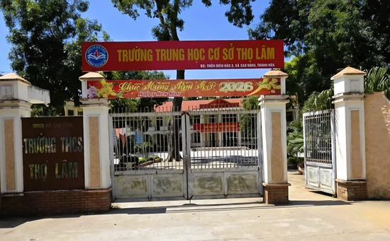 Chấm dứt hợp đồng với thầy giáo để lộ đề thi môn Tiếng Anh