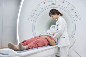 Người phụ nữ 44 tuổi đi khám đau đầu, bác sĩ bất ngờ khi nhìn kết quả chụp não