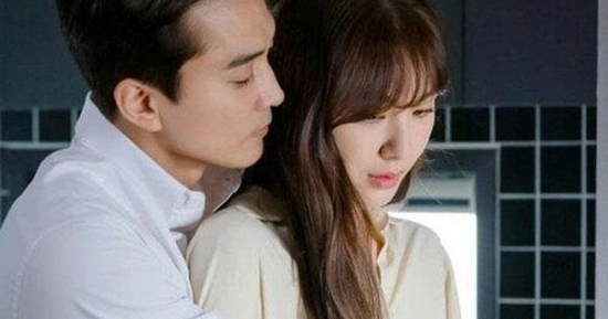 Phụ nữ ngoại tình sợ nhất chồng để ý vào 4 chỗ 