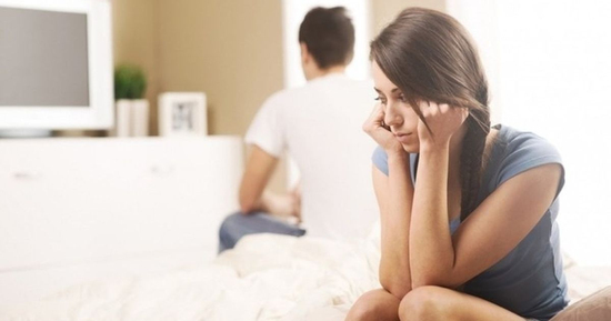 Kiểm tra điện thoại vợ thấy tin nhắn với nam đồng nghiệp lúc nửa đêm, tôi lao đi “đánh ghen” rồi xấu hổ quay về
