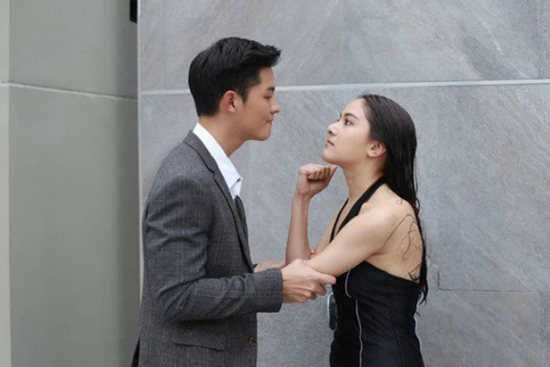 Đại gia bị cô gái nghèo từ chối lời cầu hôn và cái kết “rụng tim” sau 5 năm gặp lại