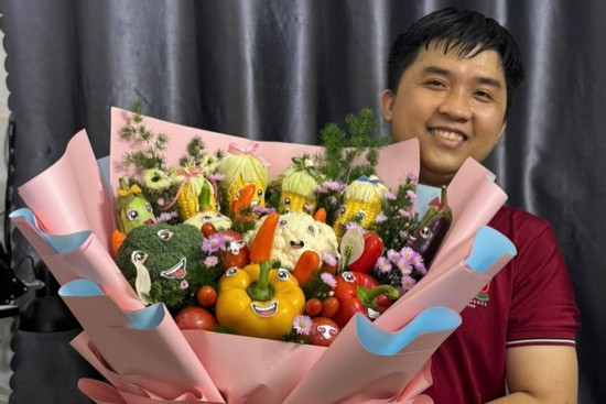 9X Cần Thơ biến rau củ thành quà tặng ‘không đụng hàng’, khách liên tục chốt đơn
