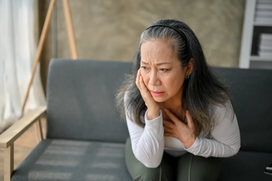 65 tuổi có mẹ già phải chăm, có cháu phải trông, tôi chỉ có thể chọn một