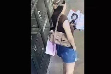 Camera ghi lại cảnh người phụ nữ nhặt được vòng tay kim cương hơn 240 triệu đồng, sau đó 