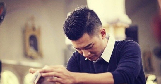Trót qua đêm cùng chị sếp trẻ đẹp, sáng hôm sau tỉnh dậy tôi tròn mắt với thứ đặt đầu giường