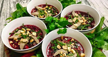 Hai ngày sau khi ăn tiết canh lợn, người đàn ông phải cấp cứu, thở máy