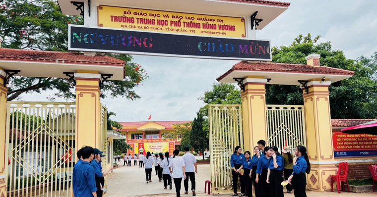 Hiệu trưởng nói về thí sinh bị phản ánh thi thử 10 điểm, thi tốt nghiệp 24 điểm