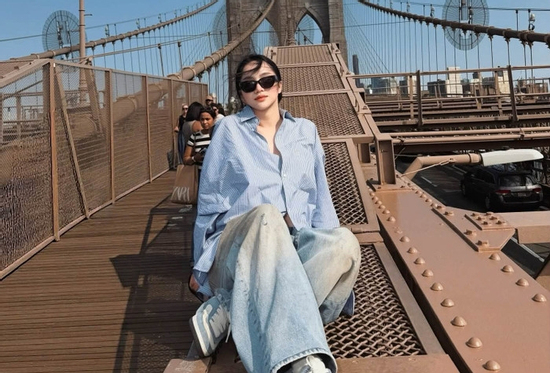 Hoa hậu Hương Giang xuất hiện với phong cách du học sinh tại New York sau MGI All Stars