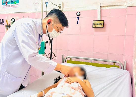 Nghệ An: Điều tra vụ 6 trẻ nhập viện nghi ngộ độc thực phẩm
