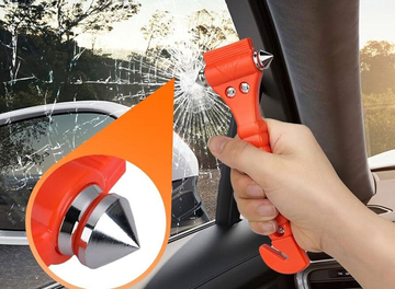 Nhiều tài xế Việt quá liều mạng khi không sắm búa phá kính, tam giác phản quang