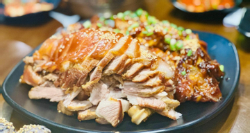 Người trung niên ăn chân giò thường xuyên, có thể xuất hiện 5 thay đổi