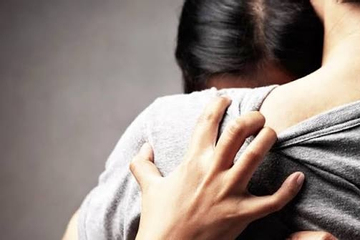 Vợ đau đớn phát hiện chồng ngoại tình nhờ một hộp sữa