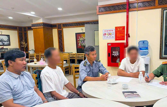 Bẻ hơn 10kg san hô ở biển Nha Trang, hai du khách bị phạt 50 triệu đồng