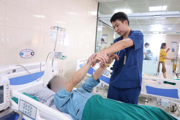 Đau đầu tự mua thuốc uống, người đàn ông nhập viện vì xuất huyết não