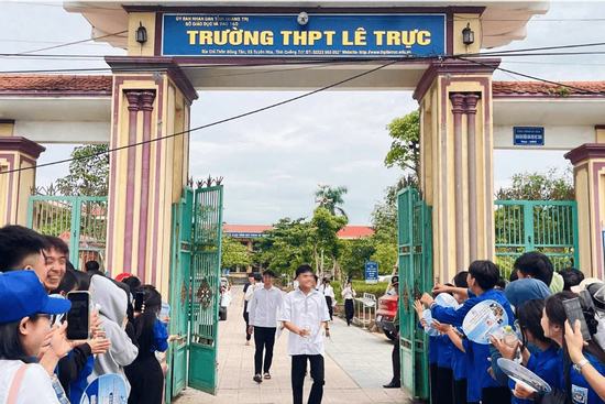 Khởi tố hai giáo viên ở Quảng Trị liên quan tiêu cực tại kỳ thi tốt nghiệp THPT