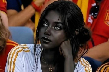 Máy quay tại World Cup 2026 chỉ lướt qua vài giây, cô gái Paraguay bỗng nổi tiếng khắp thế giới vì quá xinh đẹp