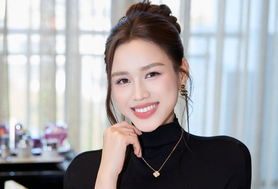 Đỗ Thị Hà đón tuổi 26 với phong cách sống giản dị sau khi kết hôn