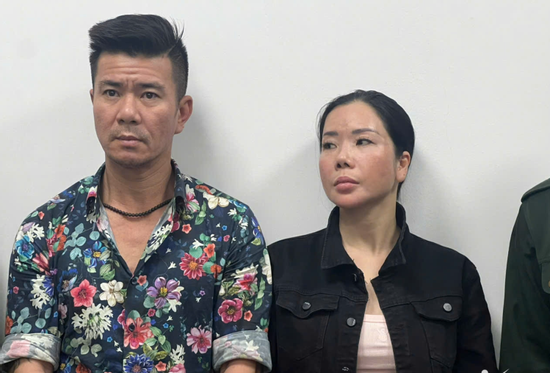 Vợ cựu Viện trưởng nhận hối lộ của ‘bà trùm’ và tin nhắn: ‘Còn thiếu 4 tờ nhé’