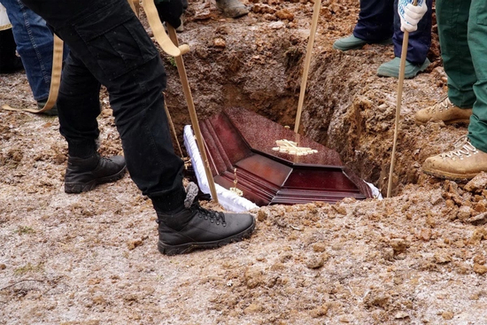 Tài xế mua quan tài, dàn dựng cái chết giả để trốn án phạt say rượu lái xe