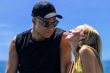 Mbappe công khai bạn gái nổi tiếng