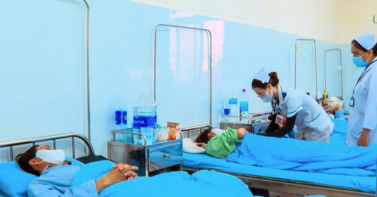 84 người nhập viện sau khi ăn bánh mì ở Lâm Đồng