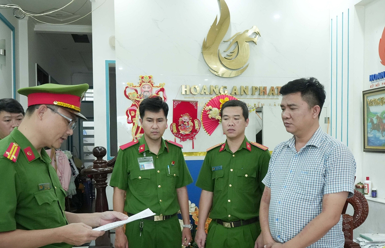 Lộ diện 'ông trùm' đường dây buôn lậu gần 830.000 lít dầu