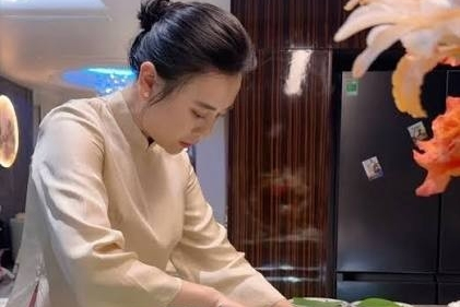 Bữa cơm giản dị của Phương Oanh gây tò mò vì chi tiết “độc lạ”